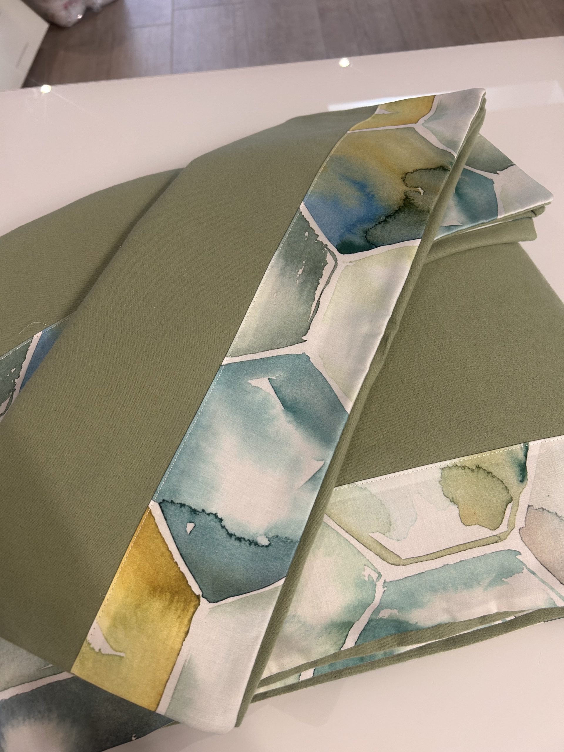 Lenzuola in flanella con bordo in rasatello colorato